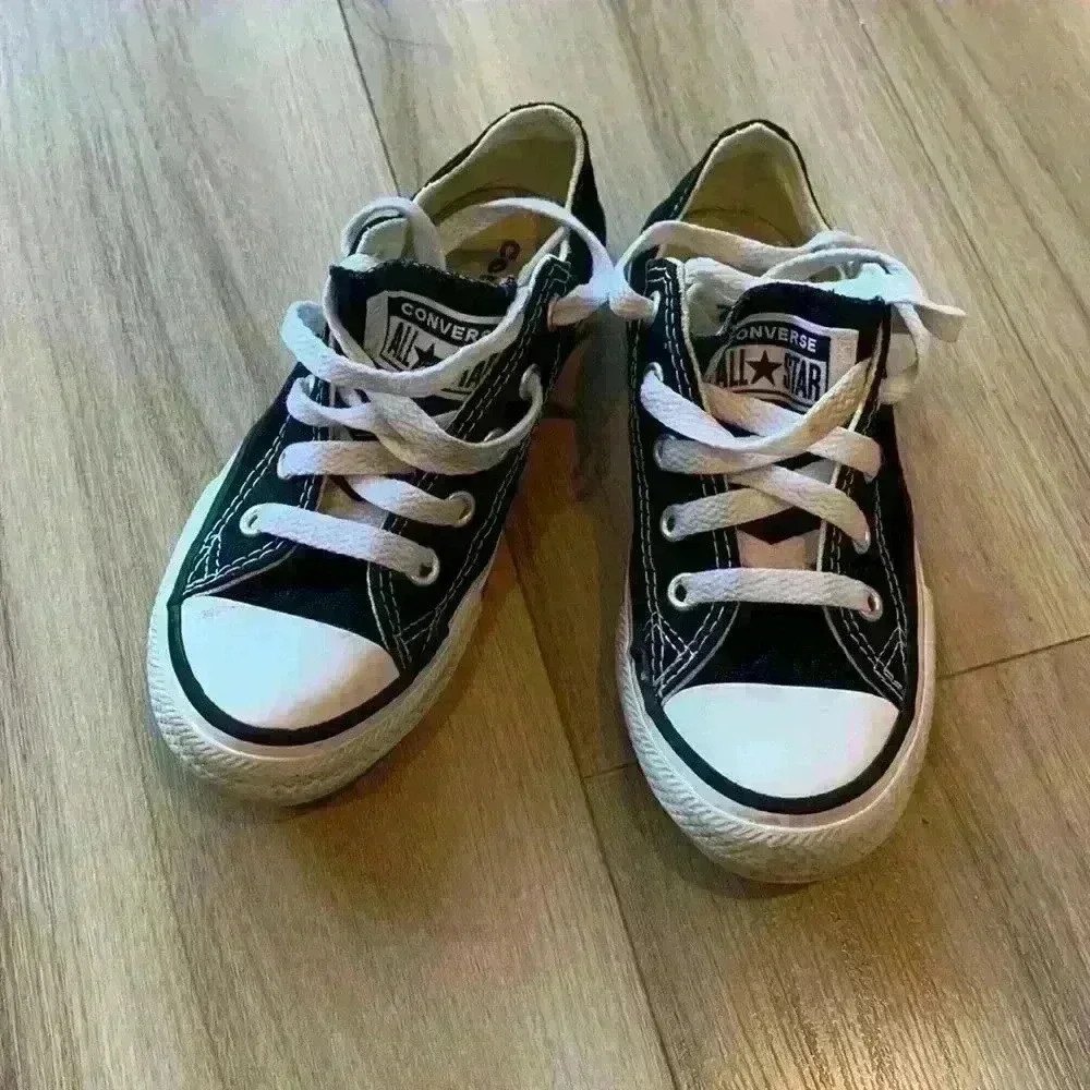 Kids  black converse size 11 US - Picture 2 of 7